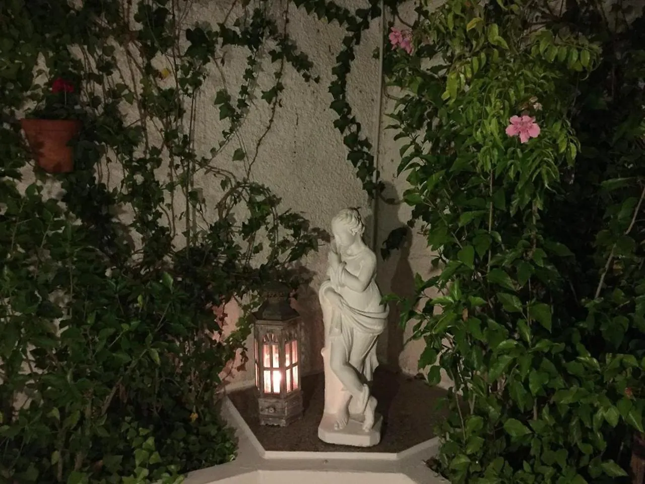 Επικοινωνία με το Villa Azalea
